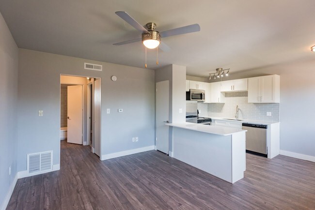 Building Photo - Joshua Tree