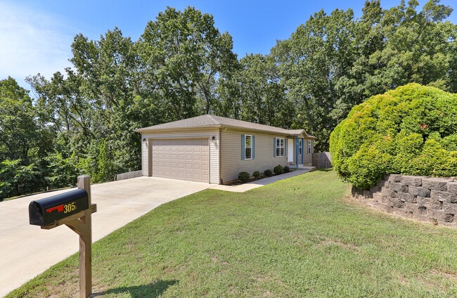 305 Dogwood Pl