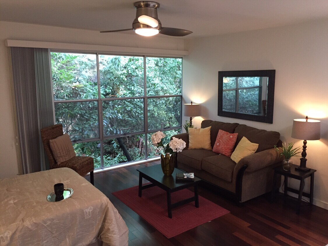 Open layout with floor to ceiling windows - 2130 Mountain Blvd