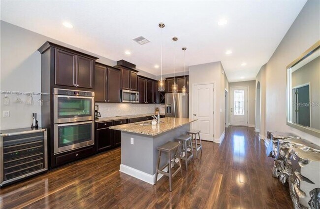 Foto del edificio - 8754 Ribault Ave