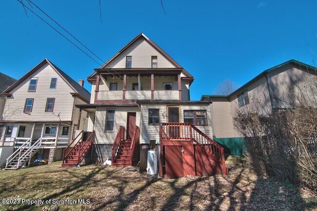 Foto del edificio - 1418 Capouse Ave