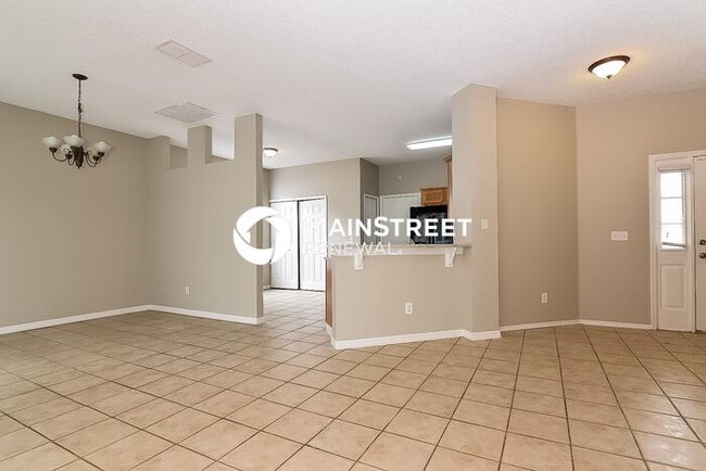Building Photo - 4 Bedroom Pet-Friendly Home in Davenport, ...