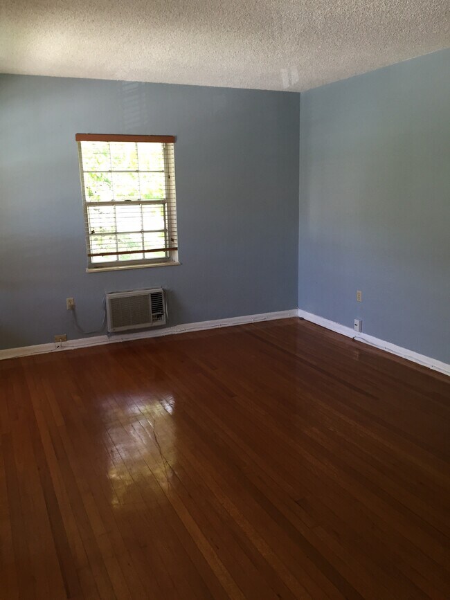 Building Photo - 43 Madeira Ave