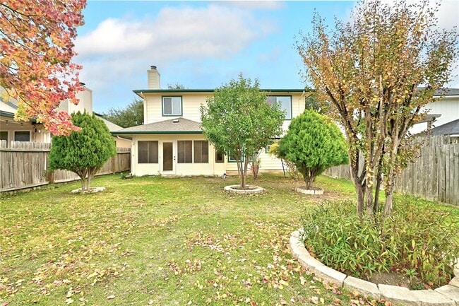 Building Photo - 910 Kirtomy Loop