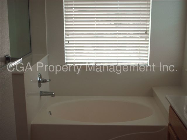 Foto del edificio - 8667 Adamstown Way