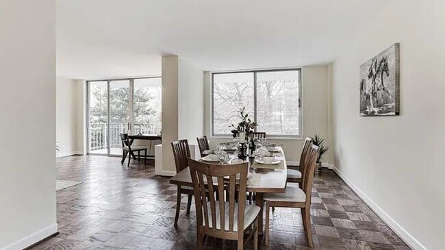 Foto del edificio - 4100 Cathedral Ave NW