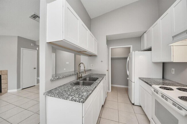 Foto del edificio - 5526 Farley Dr