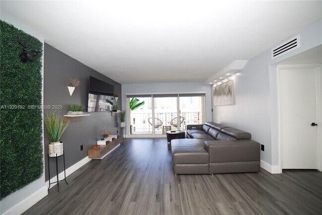 Foto del edificio - 200 178th Dr