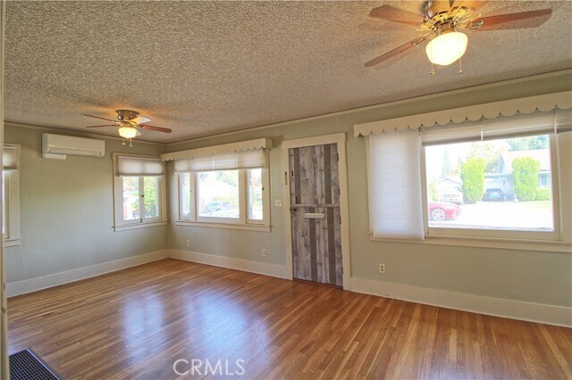 Foto del edificio - 645 Cypress Cir