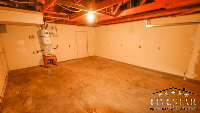 Building Photo - 4520 Country Wood Ln