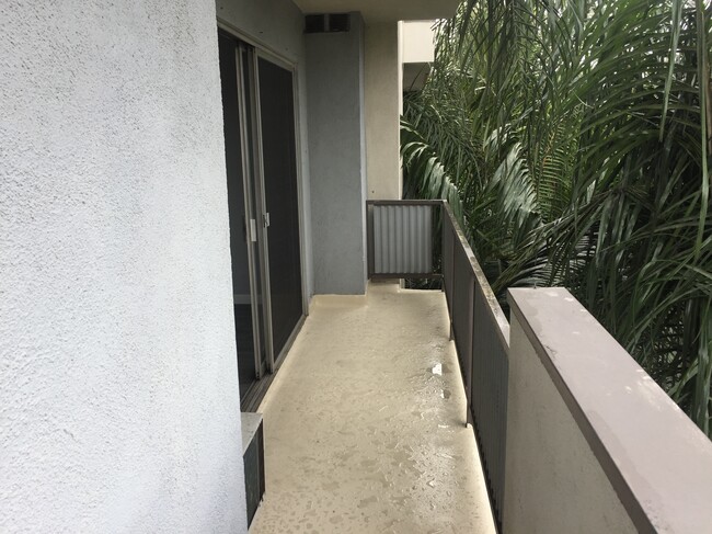 Foto del edificio - 1420 N Fuller Ave