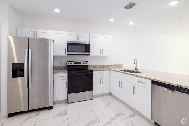 2BR, 2BA - 1,120SF - 104 - Kitchen - 746 SW 8th Ter