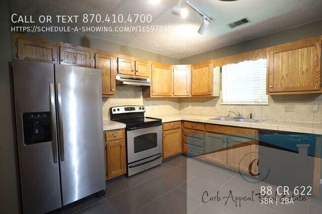 Building Photo - Move in special $900!! 3 bed / 2 bath home...