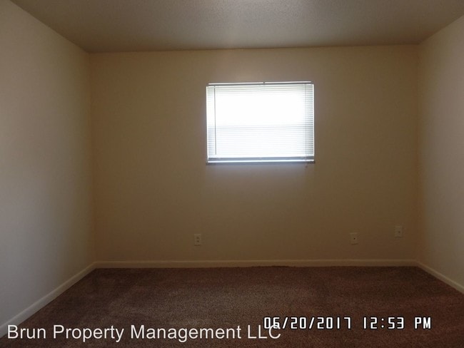 Building Photo - 2716 Holbrook Dr