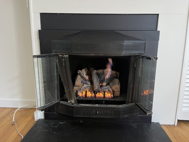 Building Photo - 336 Queen St