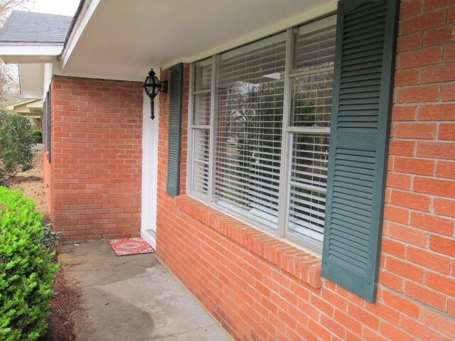 Building Photo - 308 Danbar St