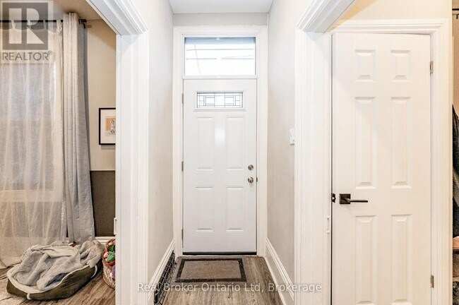 Building Photo - 14 Alanson St