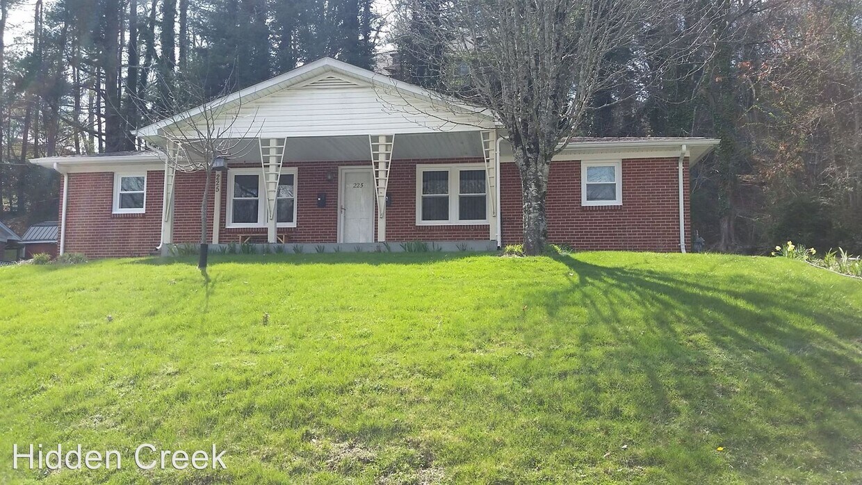 Primary Photo - 225 Cherrybrook Ln