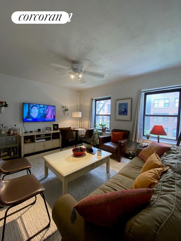 Foto principal - 240 E 24th St