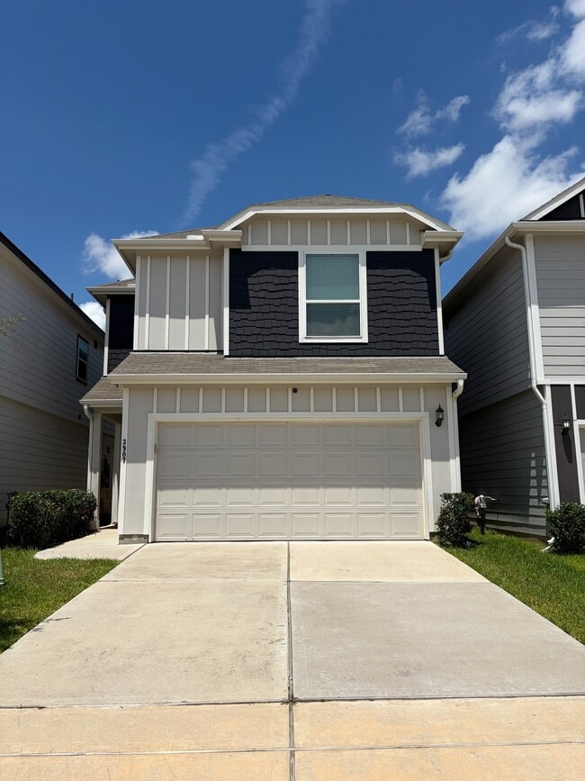 Building Photo - 3907 Arslan Dr