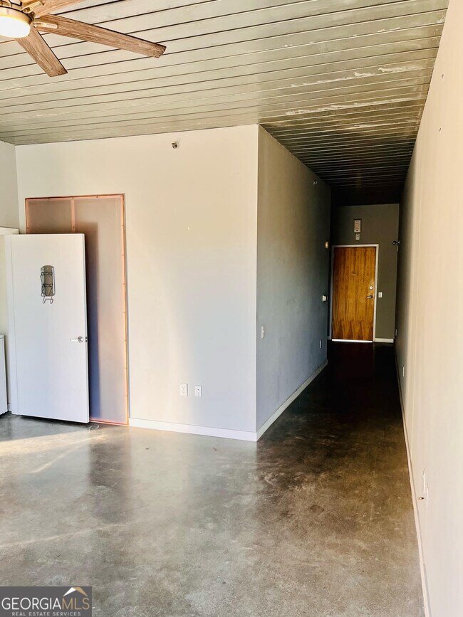 Building Photo - 620 Glen Iris Dr NE
