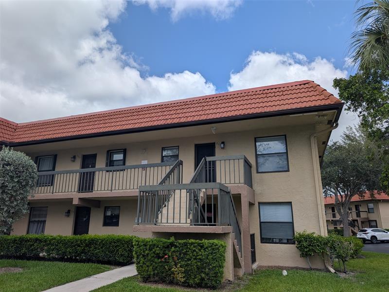 Foto principal - 21915 Lake Forest Cir