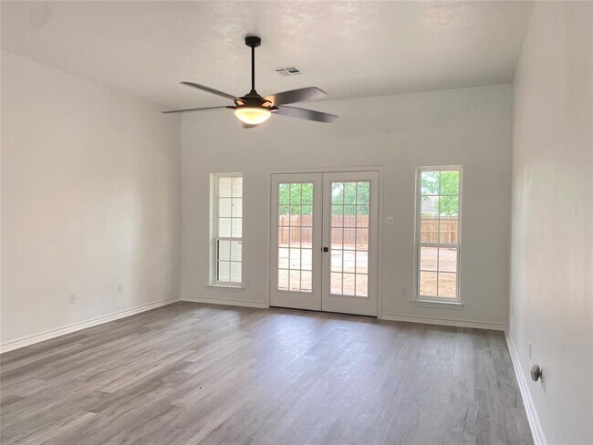 Building Photo - 3907 Quail Cir
