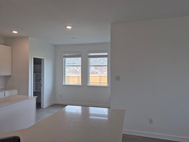 Building Photo - 224 Pine St