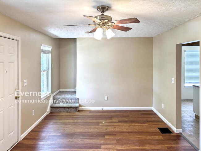 Building Photo - 471 Whitethorne Ave