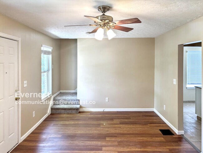Foto del edificio - 471 Whitethorne Ave