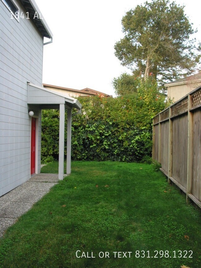 Building Photo - upstairs cottage - private, great location