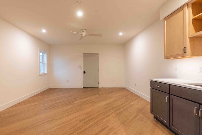 Open concept living area - 517 18th St