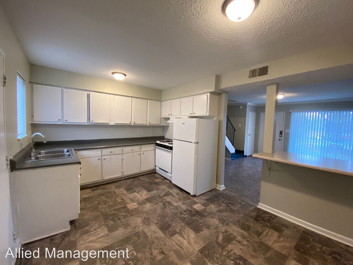 Primary Photo - 2016 Cambridge Dr