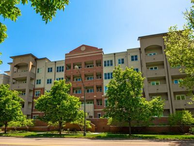 Foto principal - 2200 S University Blvd