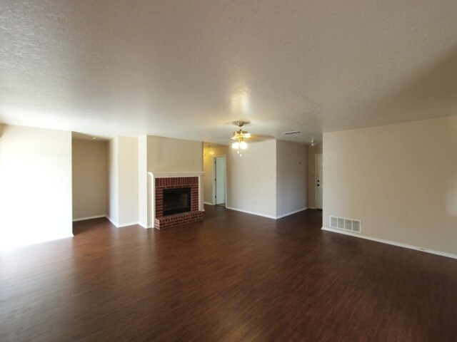 Foto del edificio - Viewable March 1st!! Pets Accepted!