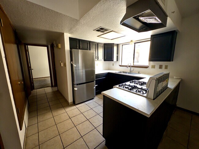 Foto del edificio - 1633 Ebony Ave
