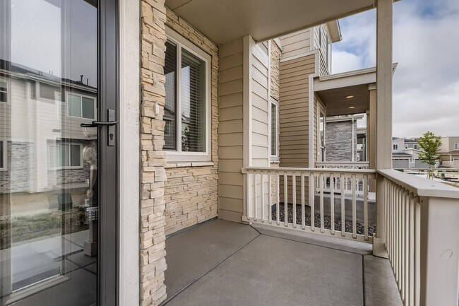 Building Photo - Stunning 3 Bed 2 1/2 Bath in Aurora!