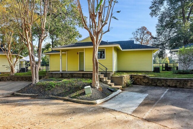 Building Photo - 3539 Balboa Cir