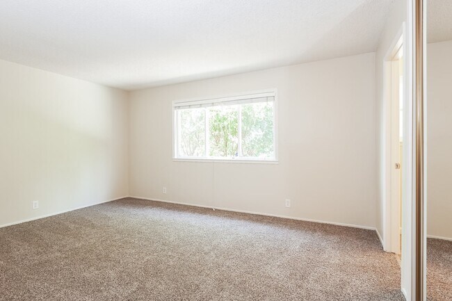 Building Photo - 361 Inverness Dr