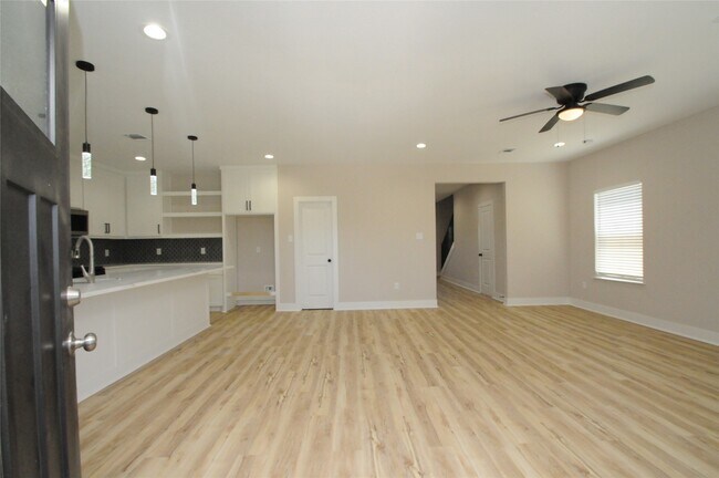 Foto del edificio - 8203 Gladstone St
