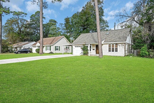 Building Photo - 1030 Lamonte Ln