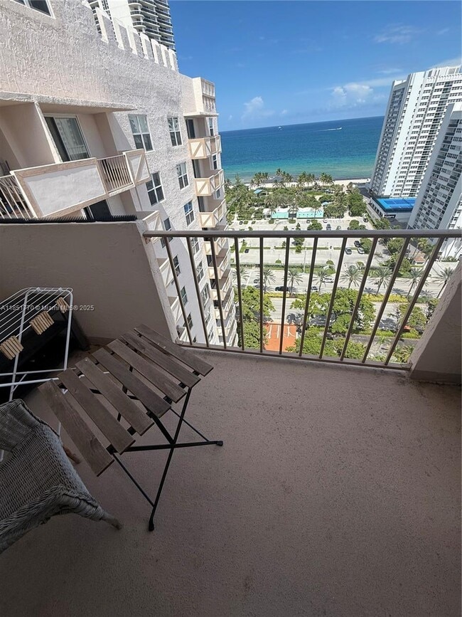 Foto del edificio - 1865 S Ocean Dr