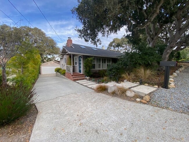 Building Photo - 1122 Miles Ave