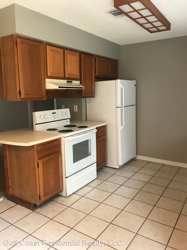 Building Photo - 3 br, 2 bath House - 9121 Warbler