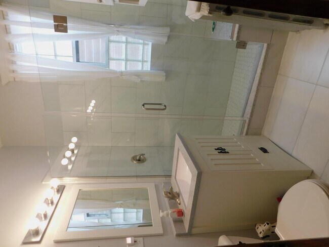 Foto del edificio - 3 bedroom in Chicago IL 60647