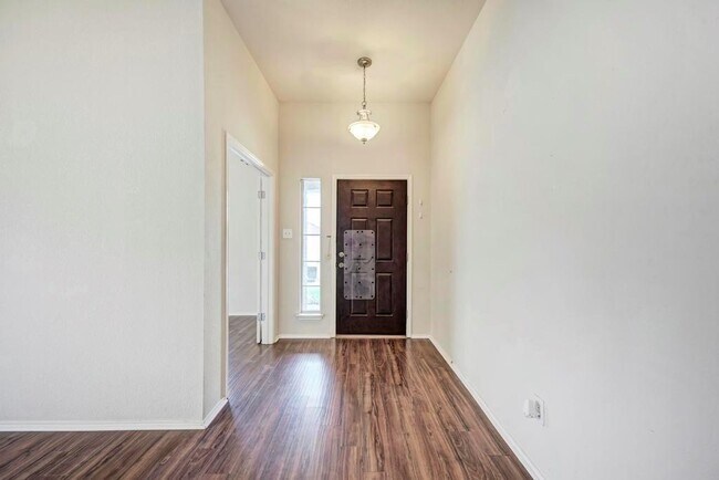 Building Photo - 1124 Alexandria Way