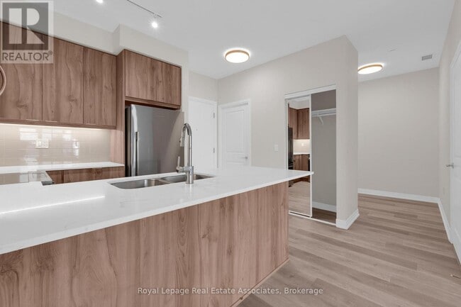 Building Photo - 15 Watergarden Dr