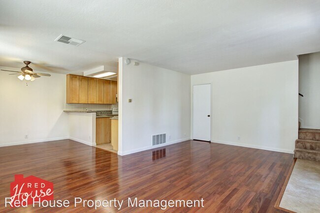Building Photo - 3 br, 2 bath House - 2412 Adirondack Row #3