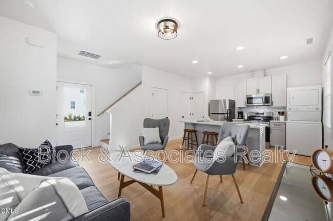 Foto del edificio - 2813-103 Wilcox Place