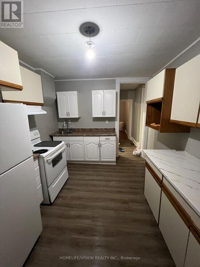Photo du bâtiment - 157 Rutherford Ave